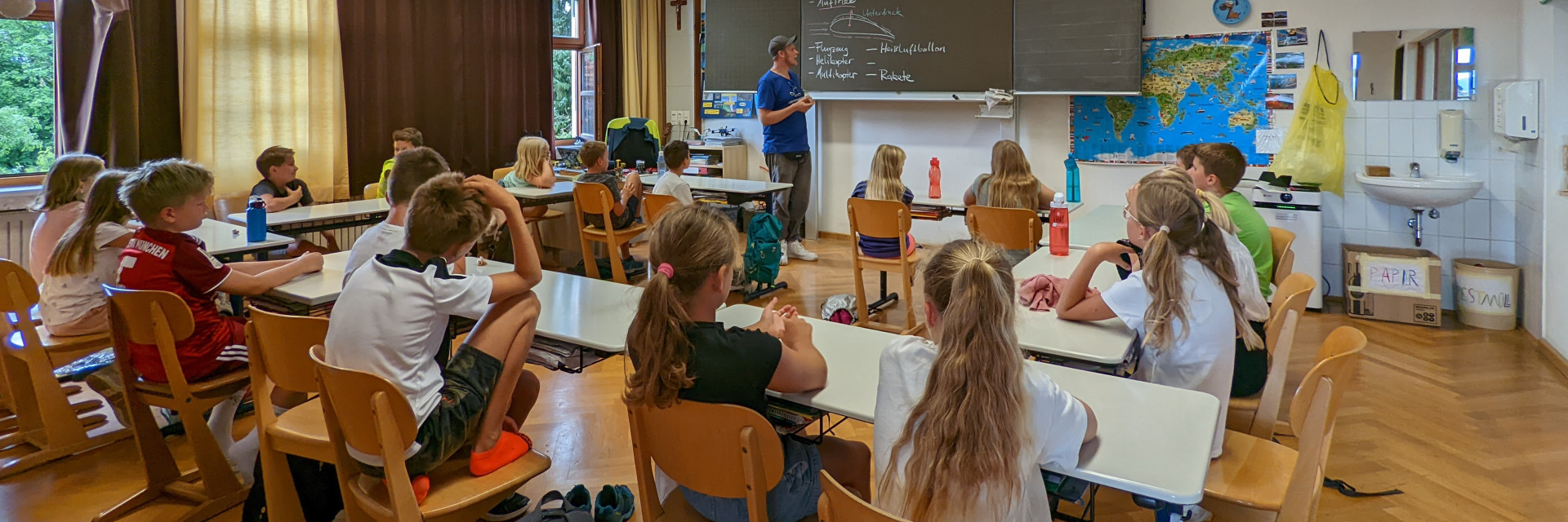 Theorieunterricht in der DroneMasters Academy