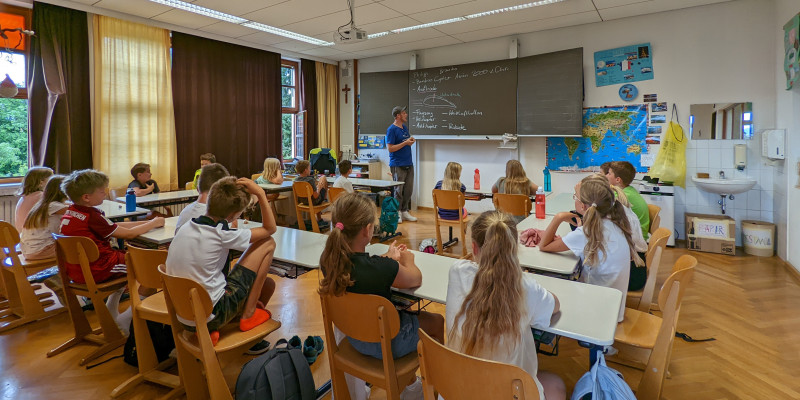 Theory lessons at the DroneMasters Academy