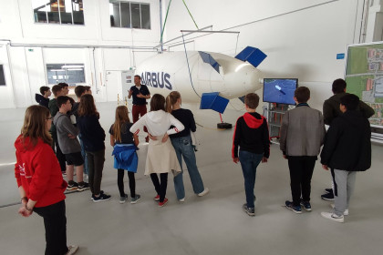 Participants of the DroneMasters Academy visit Airbus airship